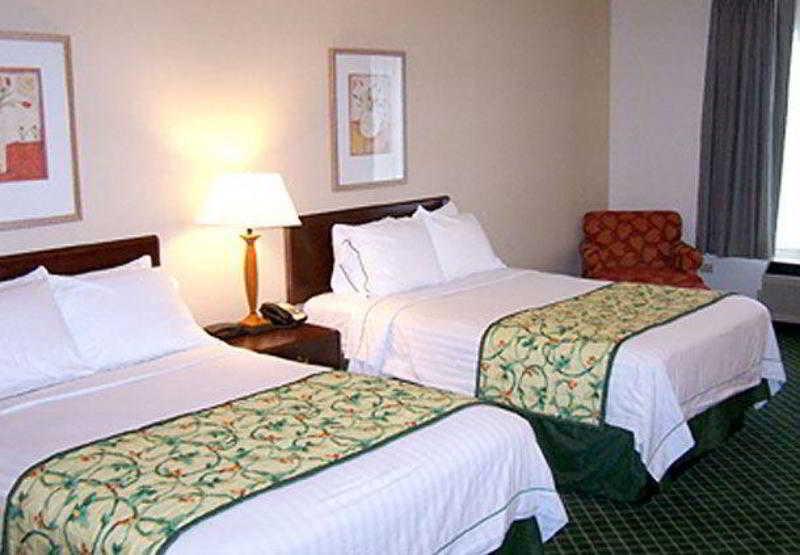 Fairfield Inn And Suites By Marriott Tampa Brandon Heartland الغرفة الصورة