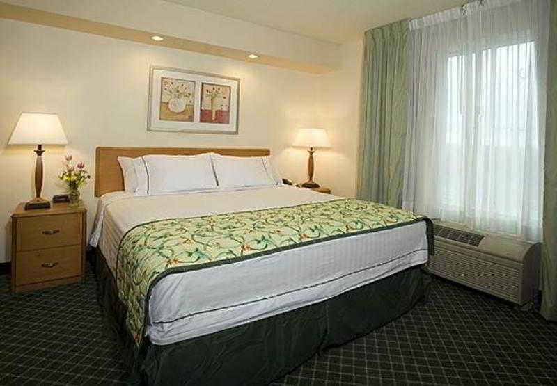 Fairfield Inn And Suites By Marriott Tampa Brandon Heartland الغرفة الصورة