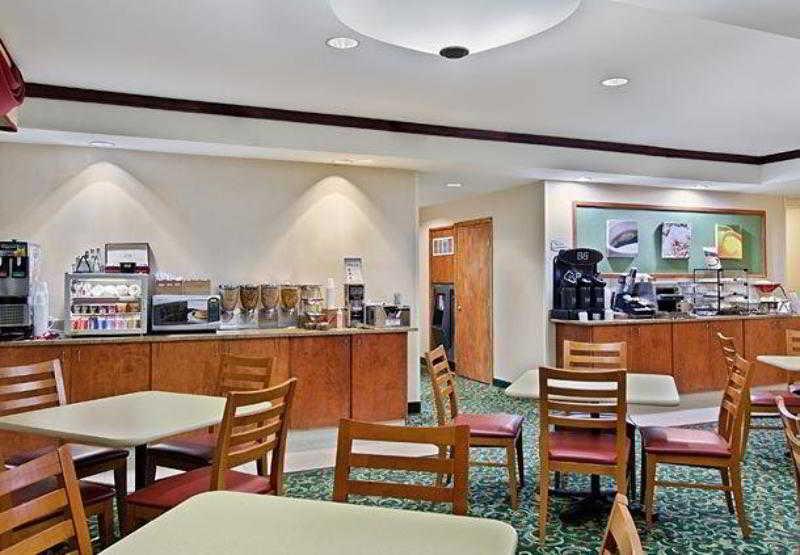 Fairfield Inn And Suites By Marriott Tampa Brandon Heartland المطعم الصورة